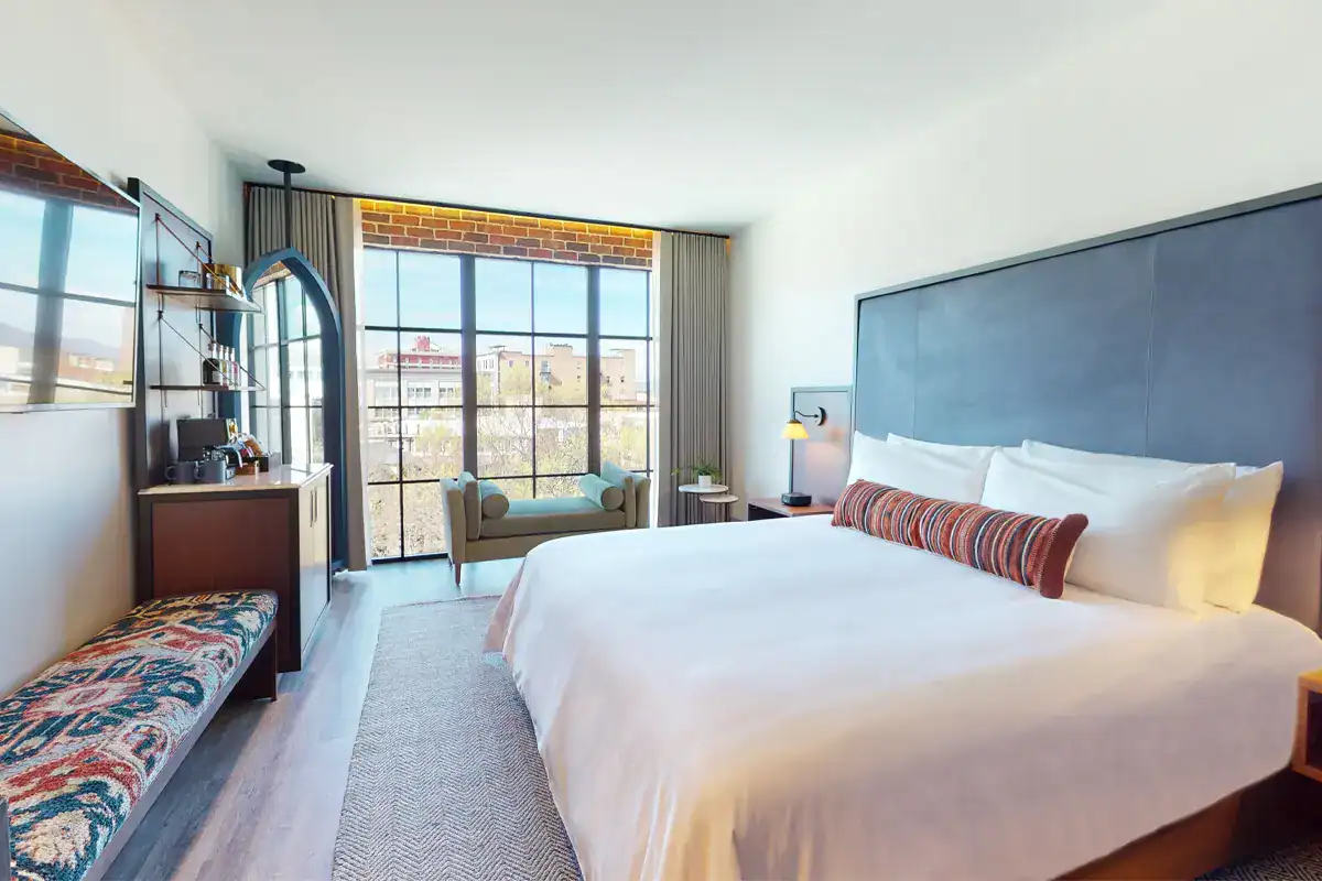 Read more about the article Studio King Suite