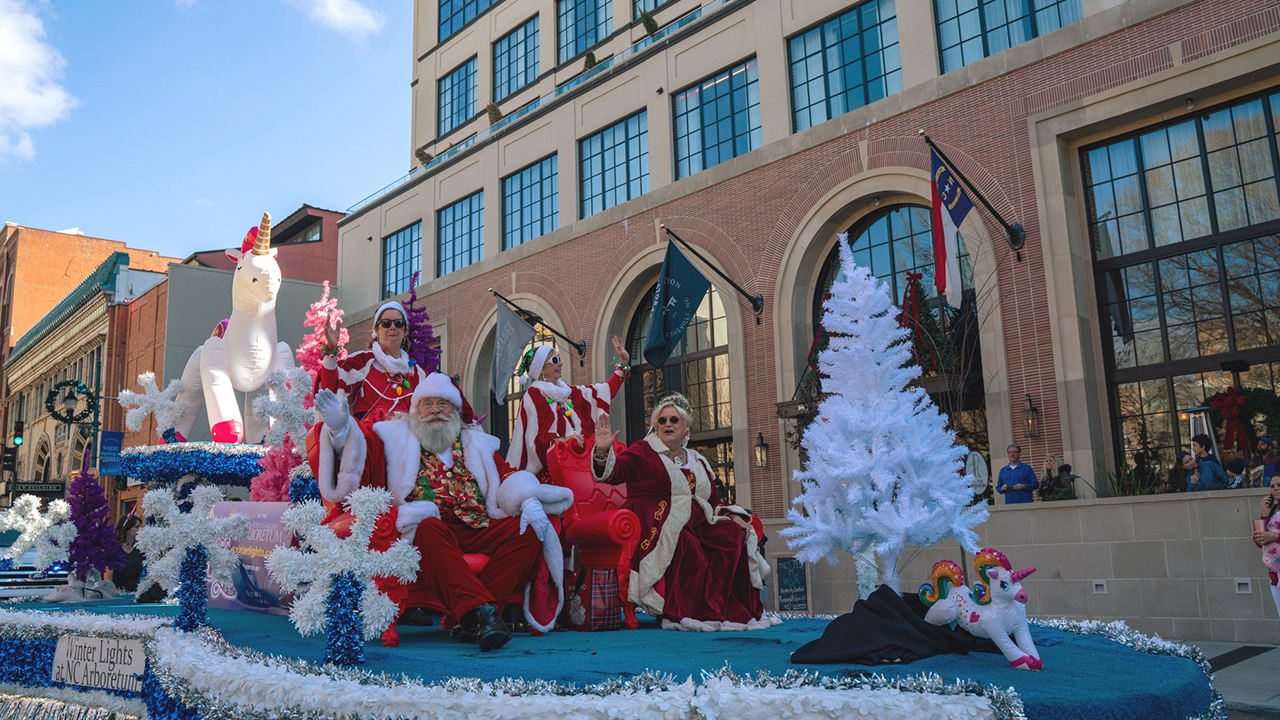 Read more about the article Experience Holiday Magic in Downtown Asheville 